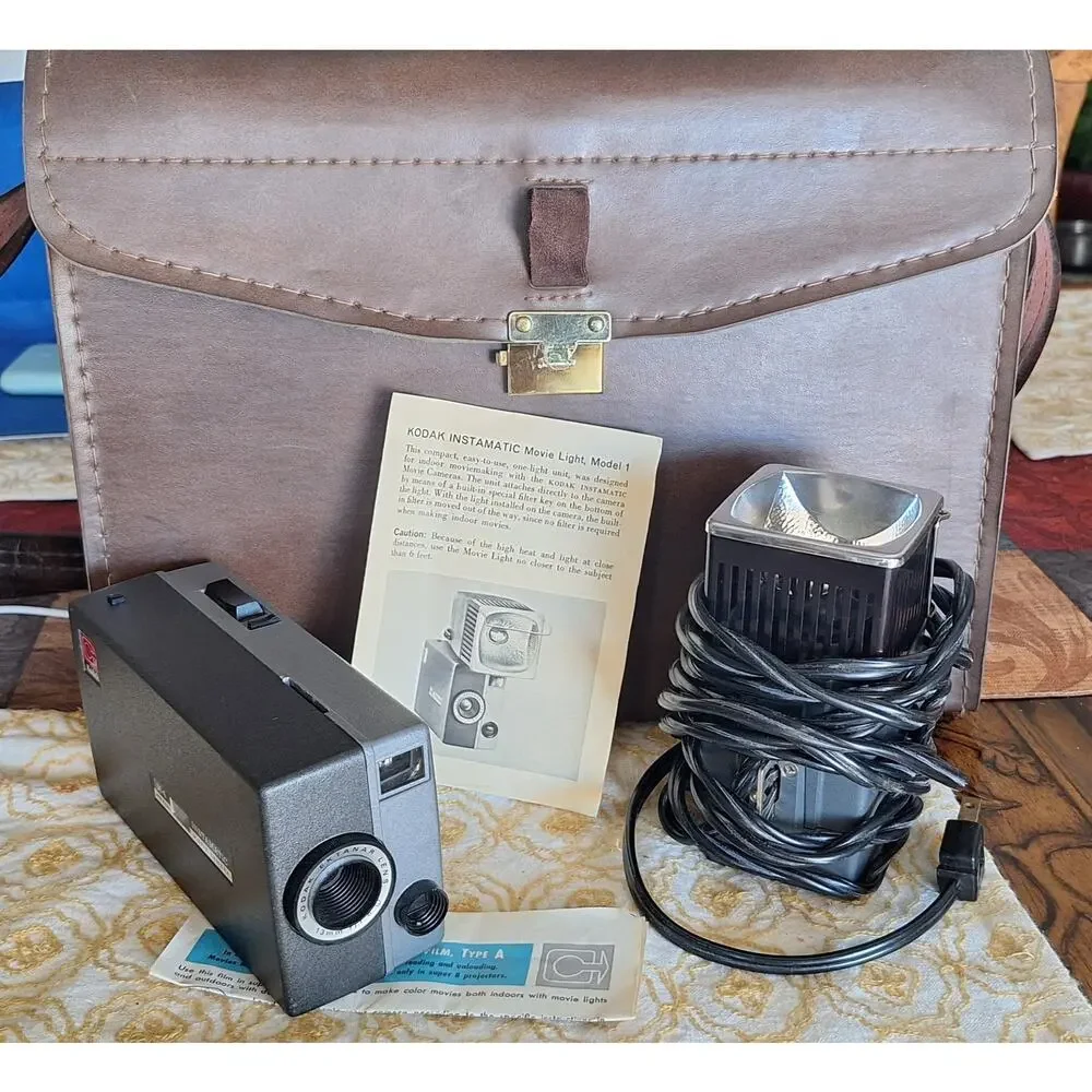 Kodak Instamatic M4 movie camera & Kodak Instamatic movie light model 1 w/ case